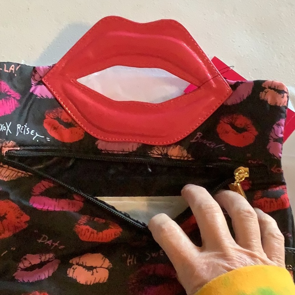 NWT retired Betsey Johnson Betseyville Kitchy Kmeiss black Clutch. - Picture 5 of 5